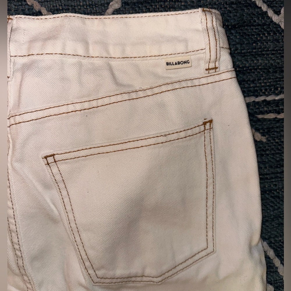 Billabong colored stitch white bootcut jeans sz 28